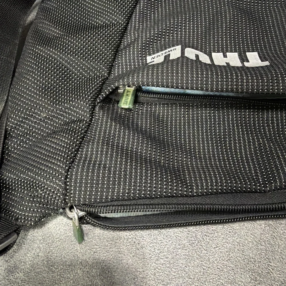 Thule Sling Dotted Black Messenger Bag Transit Work Laptop Crossbody